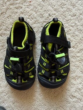 Keen Kids Black and Neon Green Sporty Closed-Toe Sandals